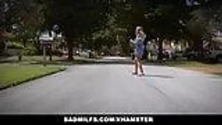 Bad Milf - Die verrückte Stiefmutter fickt den Stiefsohn und seine geile Freundin