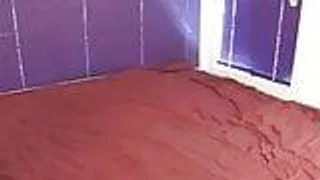 Schwarze busige Schlampe lutscht und fickt