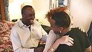 Amateur Ehefrau fickt mit zwei schwarzen während der Ehemann filmt