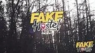 Faketaxi scouts mit der dimension im Hostel