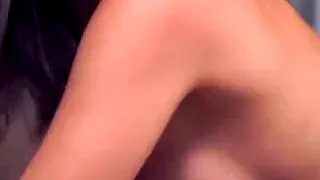 Junge Debby bläst und fickt wie eine Rakete