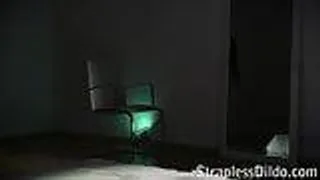 Strapon Sex mit Cumshot am Ende