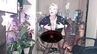 F und große Nippel von reifer Schlampe lutschen meinen Schwanz