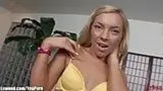 Lewood - Teen ally fickt wie eine professionelle