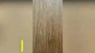 Geile Mutter mit perfekten Titten fickt mit dem jungen Kerl im Umkleideraum