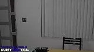 Ebony Teen bläst und schluckt eine grosse ladung