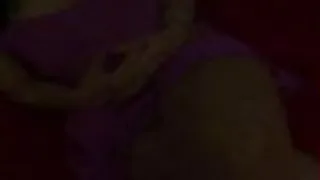 Brünettes Teen reitet den Schwanz ihres Freundes - hd Sexvideo