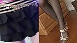 Frisches brünettes Gesicht kann zwei Pimmel gleichzeitig umgehen