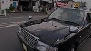 Sexy taxifahrerin bläst den Schwanz ihres Kunden