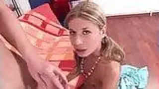 Zierlicher Teen Jenna bekommt Deepthroat und anal
