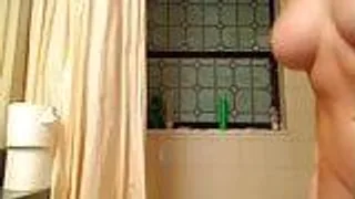 Heisse und heisse Brünette liebt es in der Dusche