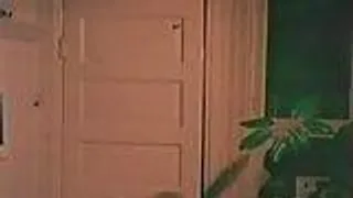 Mutter spielt und Tochter ficken einen Porno