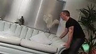 Sexy Huren in Netzstrümpfen ficken zwei Schwänze