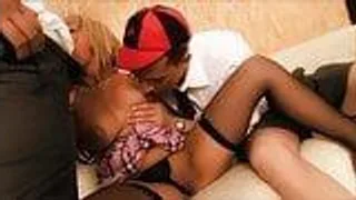 Die lustvollen dicken Titten der blonden Milf