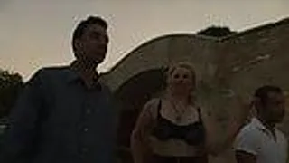 Blondine mit dicken Titten bläst und fickt den Schwanz