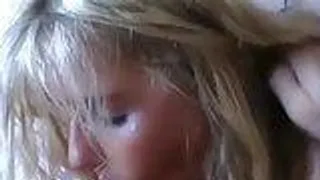 Blonde Ehefrau wird in alle Löcher gefickt