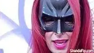 Milf shanda Fay bläst cock als batgirl