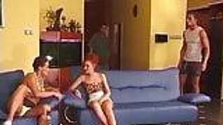 Bea und Bea haben spass im Gangbang