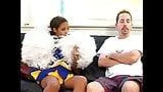 Die geile Schlampe will den Schwanz blasen und ficken - Interracial Amateursex