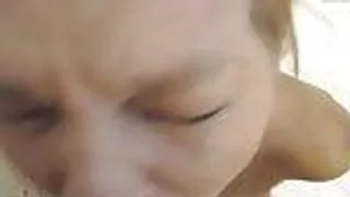 Milf wird tief in den Hals gefickt