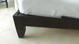 Sie ist eine Thailänderin und sie filmen sich beim Blowjob