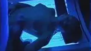 Die Cumshot im sonnenstudio - Amateur Oralsex