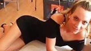 Hübsche Amateur Freundin wird mit Sperma zugekleistert