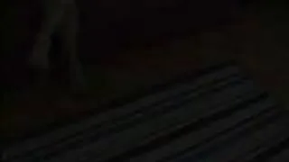 Alex Devine nimmt es mit zwei monsterschwänzen auf